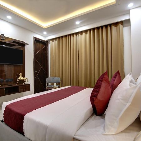 Limewood Stay - Millennium Huda City Center Гургаон Екстериор снимка