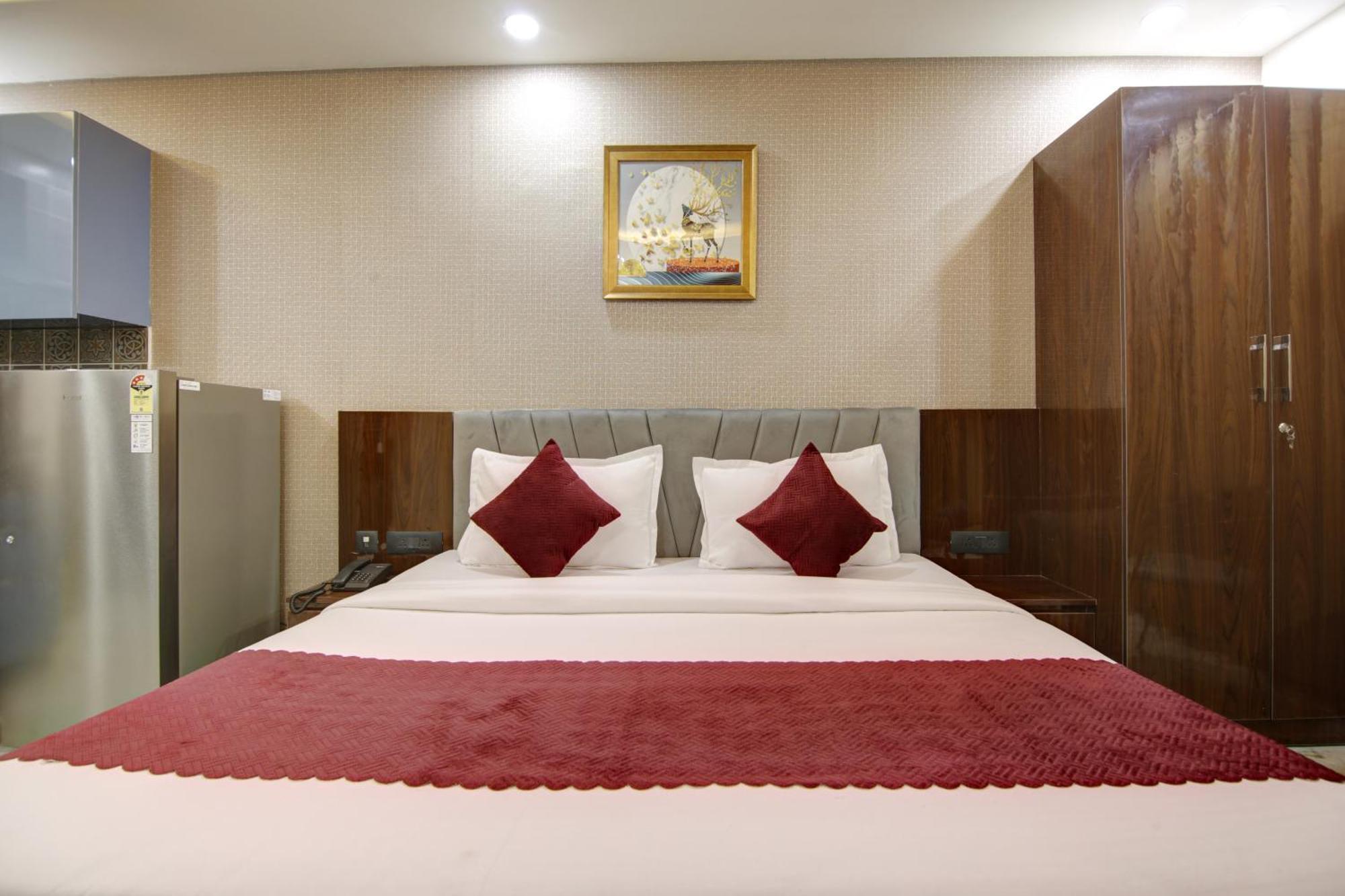 Limewood Stay - Millennium Huda City Center Гургаон Екстериор снимка