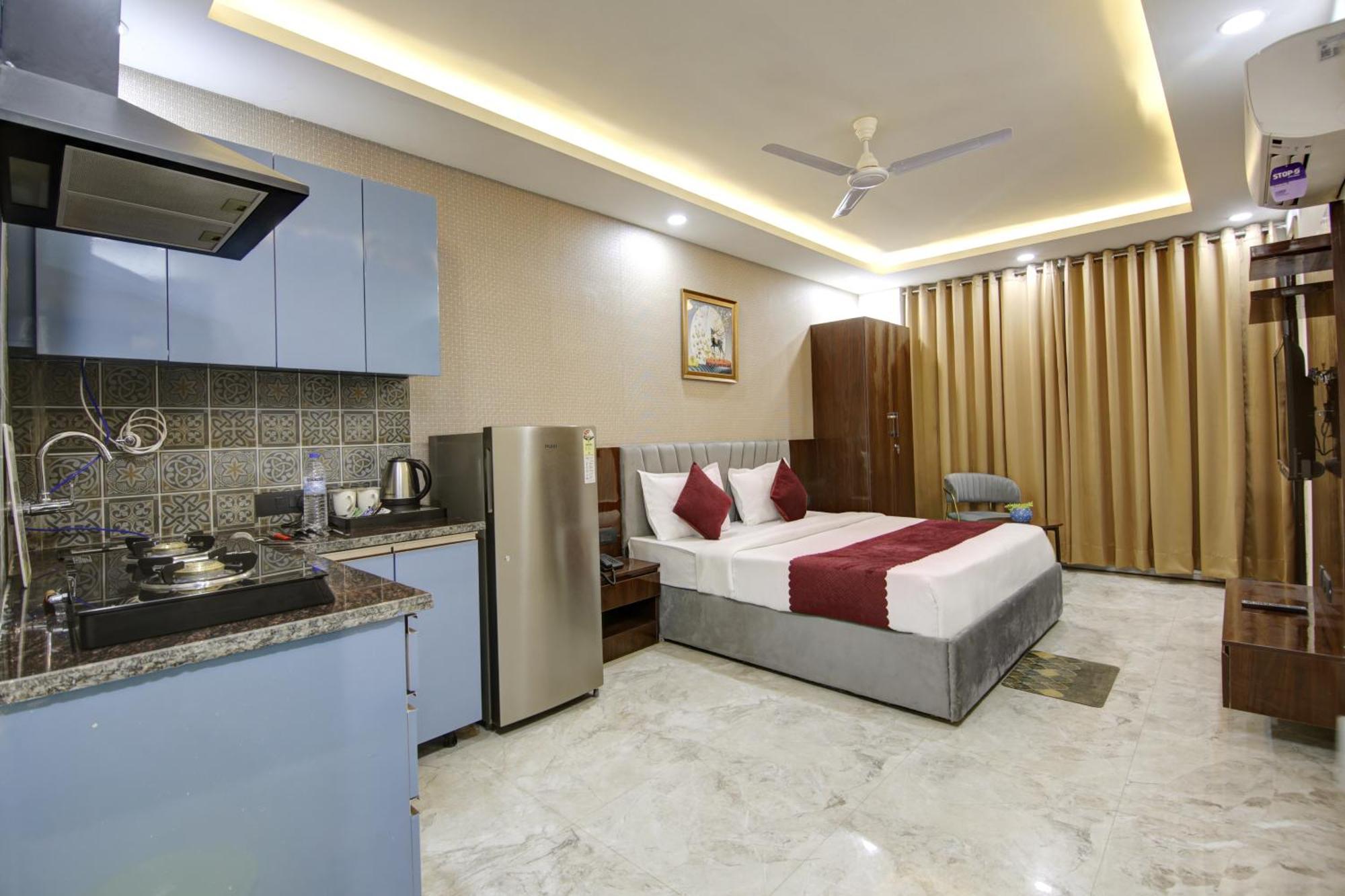 Limewood Stay - Millennium Huda City Center Гургаон Екстериор снимка