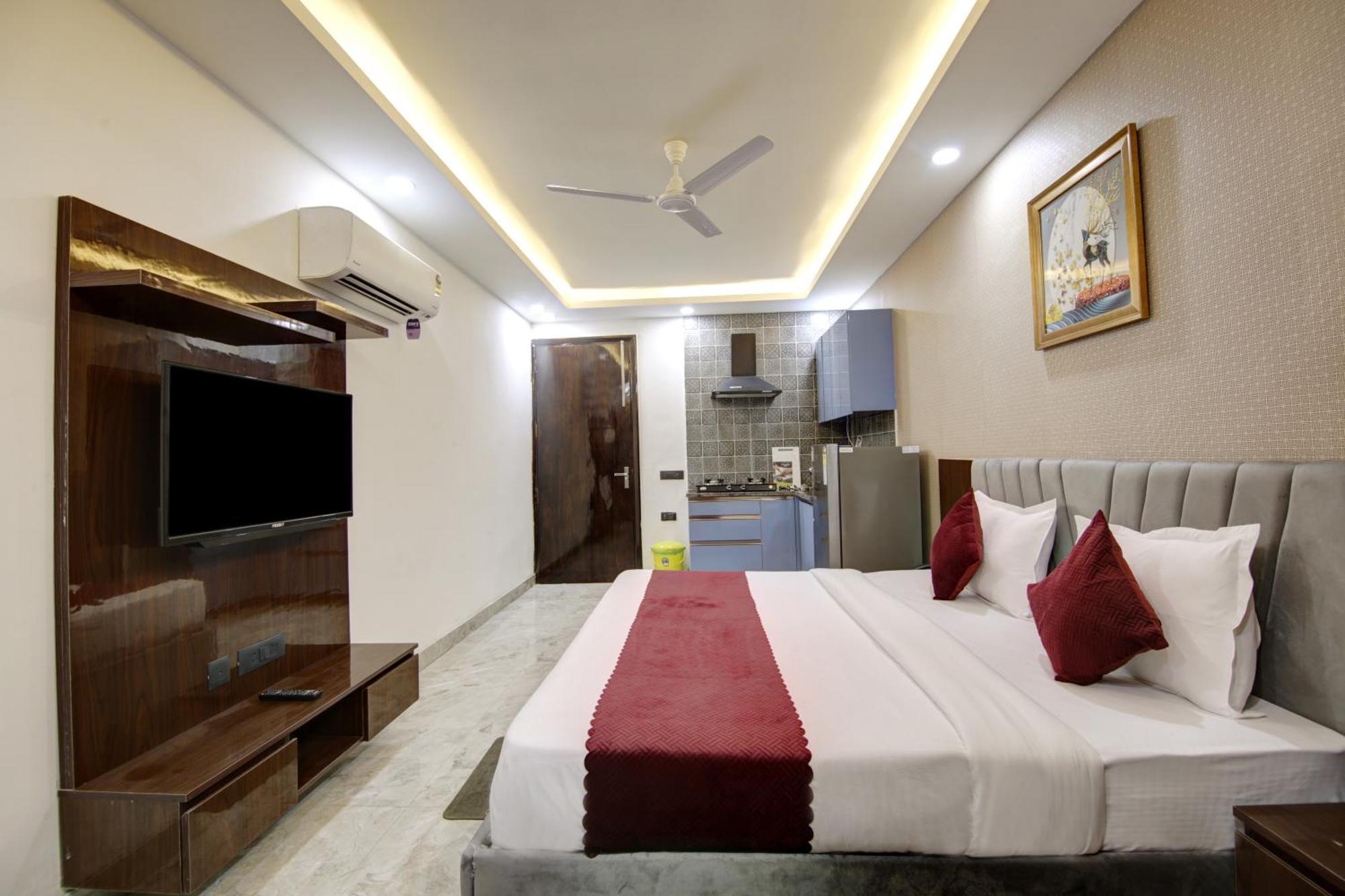 Limewood Stay - Millennium Huda City Center Гургаон Екстериор снимка