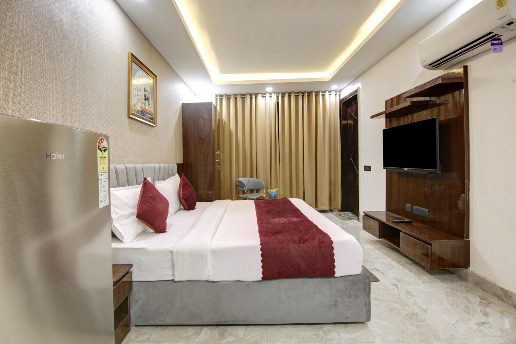 Limewood Stay - Millennium Huda City Center Гургаон Екстериор снимка