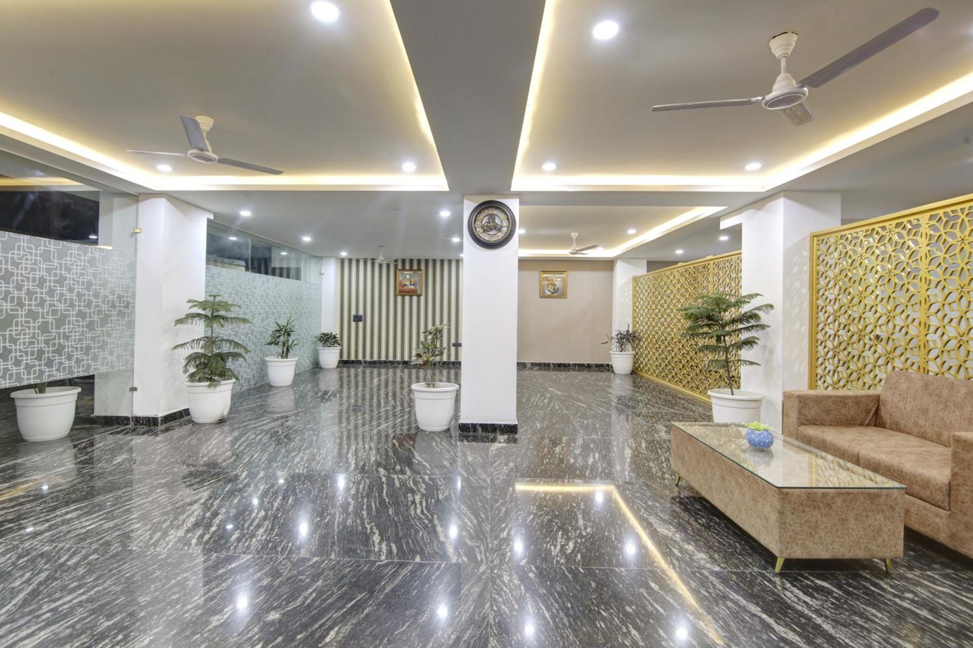 Limewood Stay - Millennium Huda City Center Гургаон Екстериор снимка