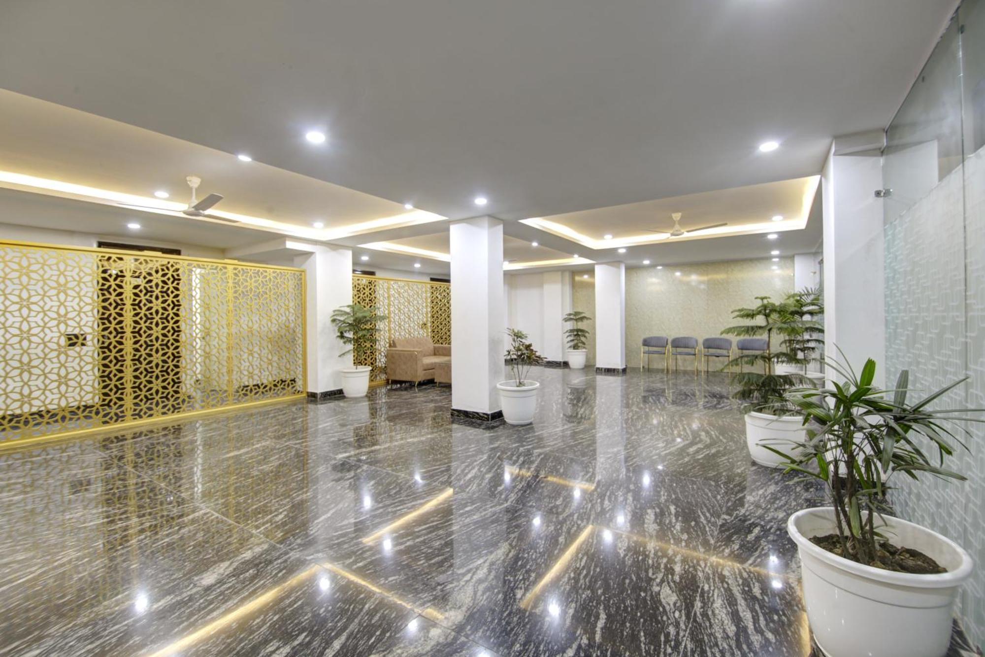 Limewood Stay - Millennium Huda City Center Гургаон Екстериор снимка