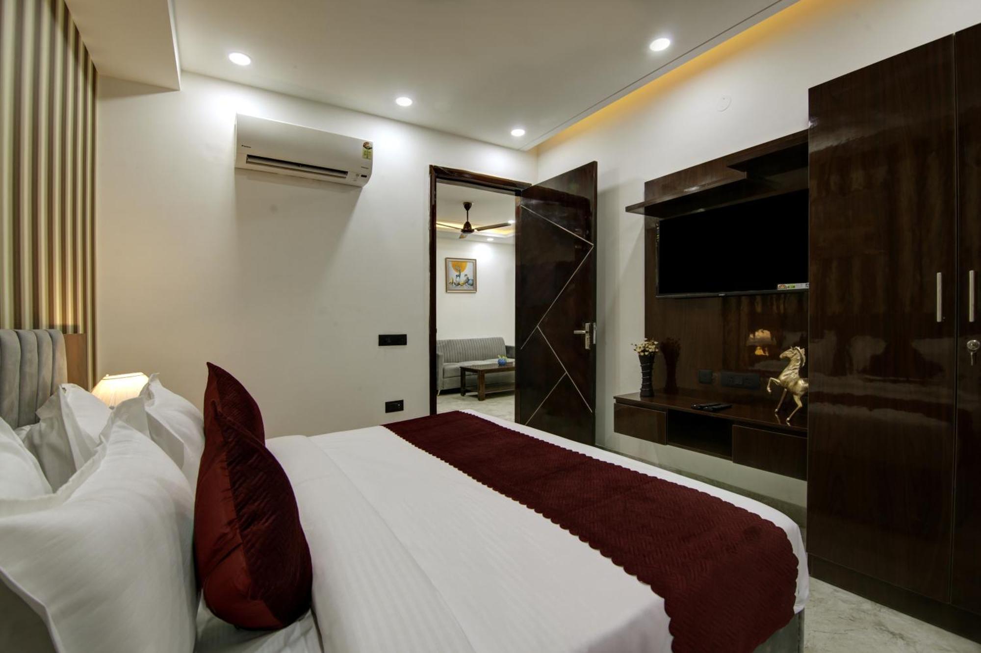 Limewood Stay - Millennium Huda City Center Гургаон Екстериор снимка