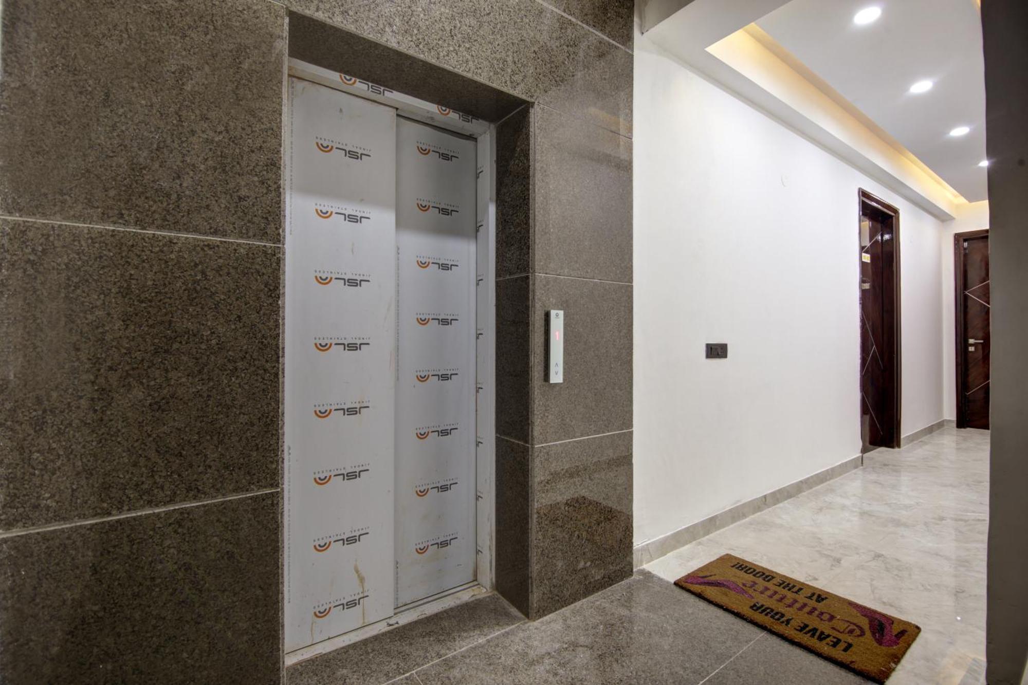 Limewood Stay - Millennium Huda City Center Гургаон Екстериор снимка