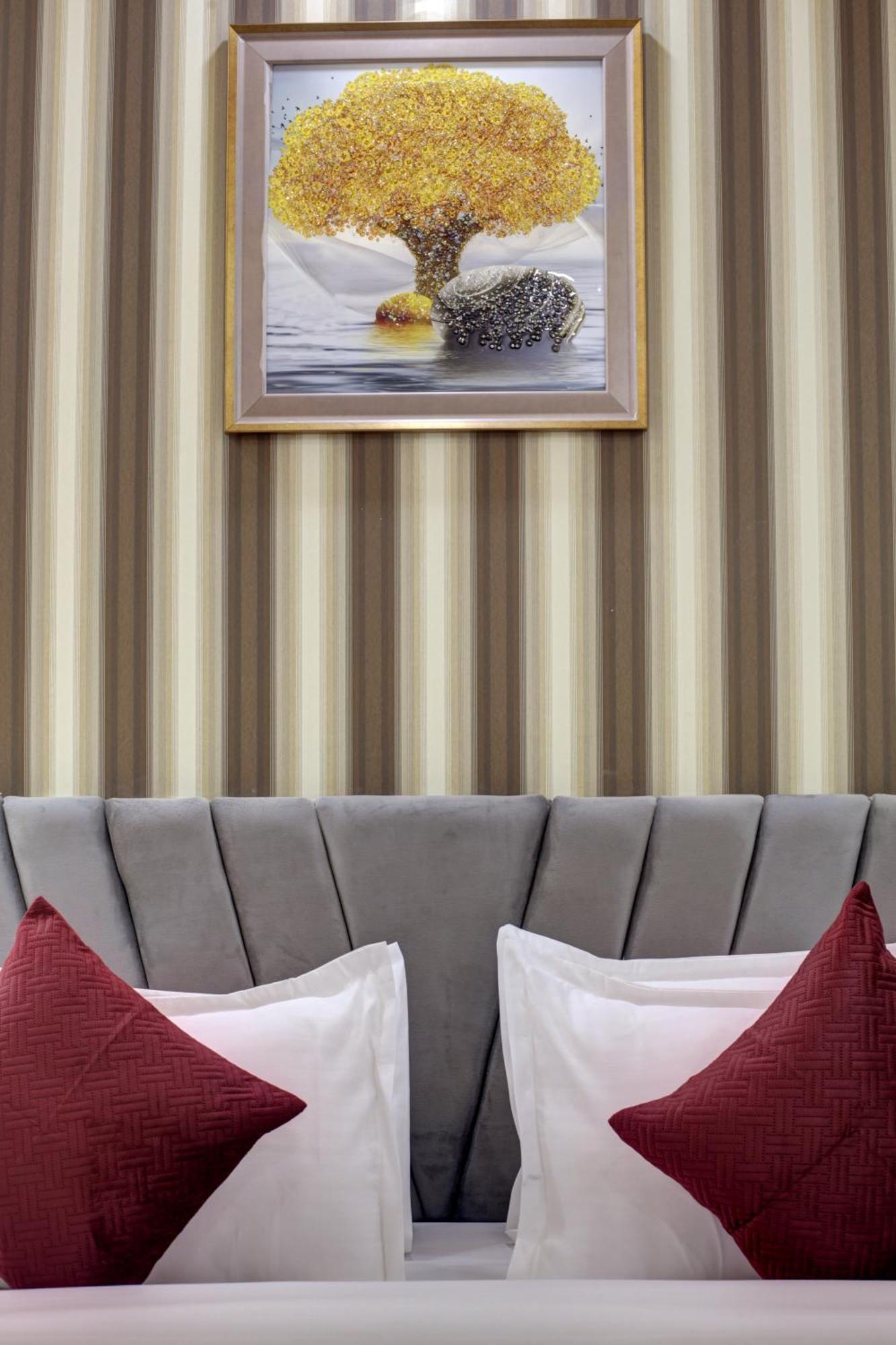 Limewood Stay - Millennium Huda City Center Гургаон Екстериор снимка