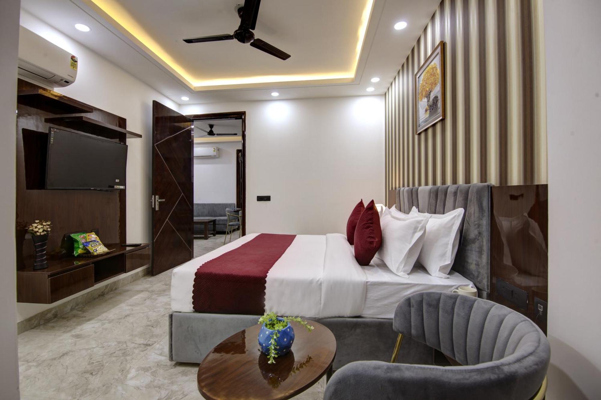 Limewood Stay - Millennium Huda City Center Гургаон Екстериор снимка