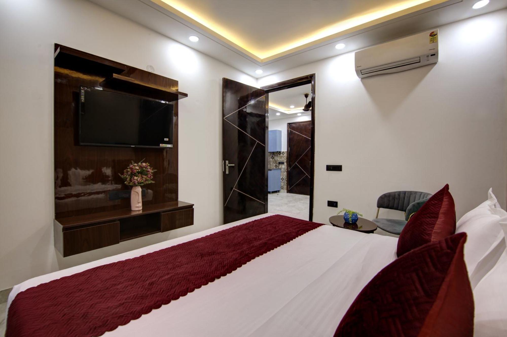 Limewood Stay - Millennium Huda City Center Гургаон Екстериор снимка