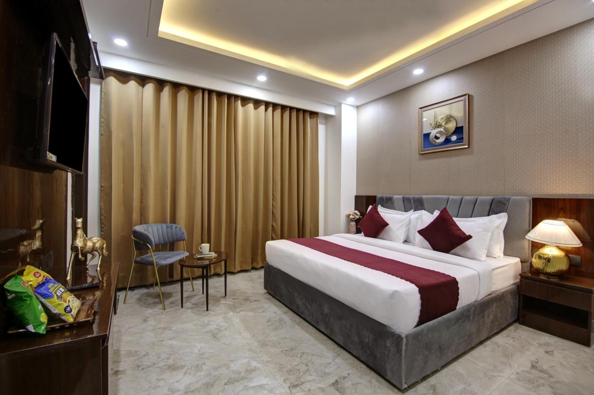 Limewood Stay - Millennium Huda City Center Гургаон Екстериор снимка
