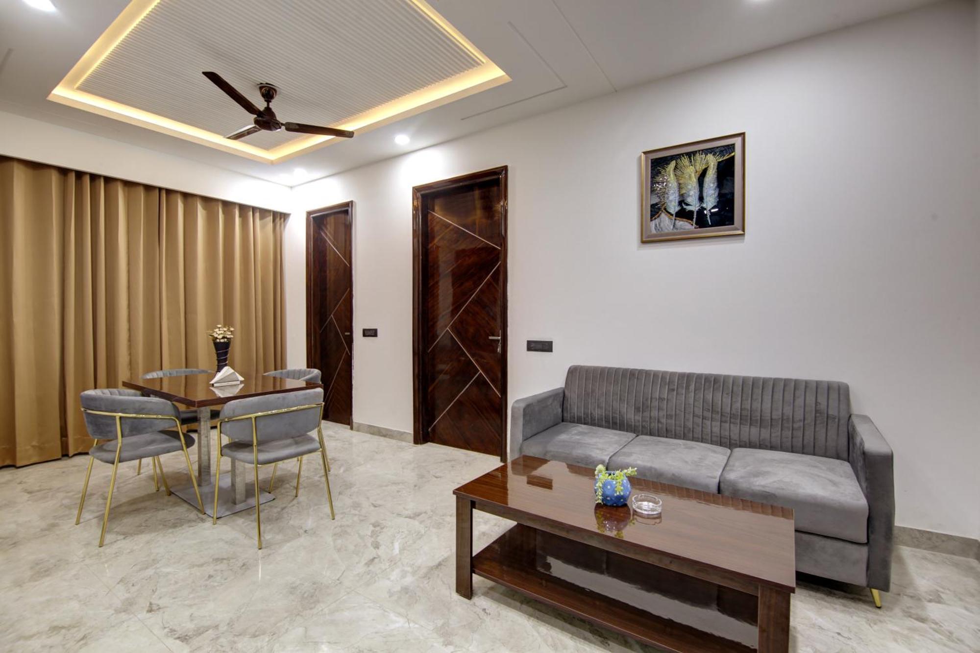 Limewood Stay - Millennium Huda City Center Гургаон Екстериор снимка