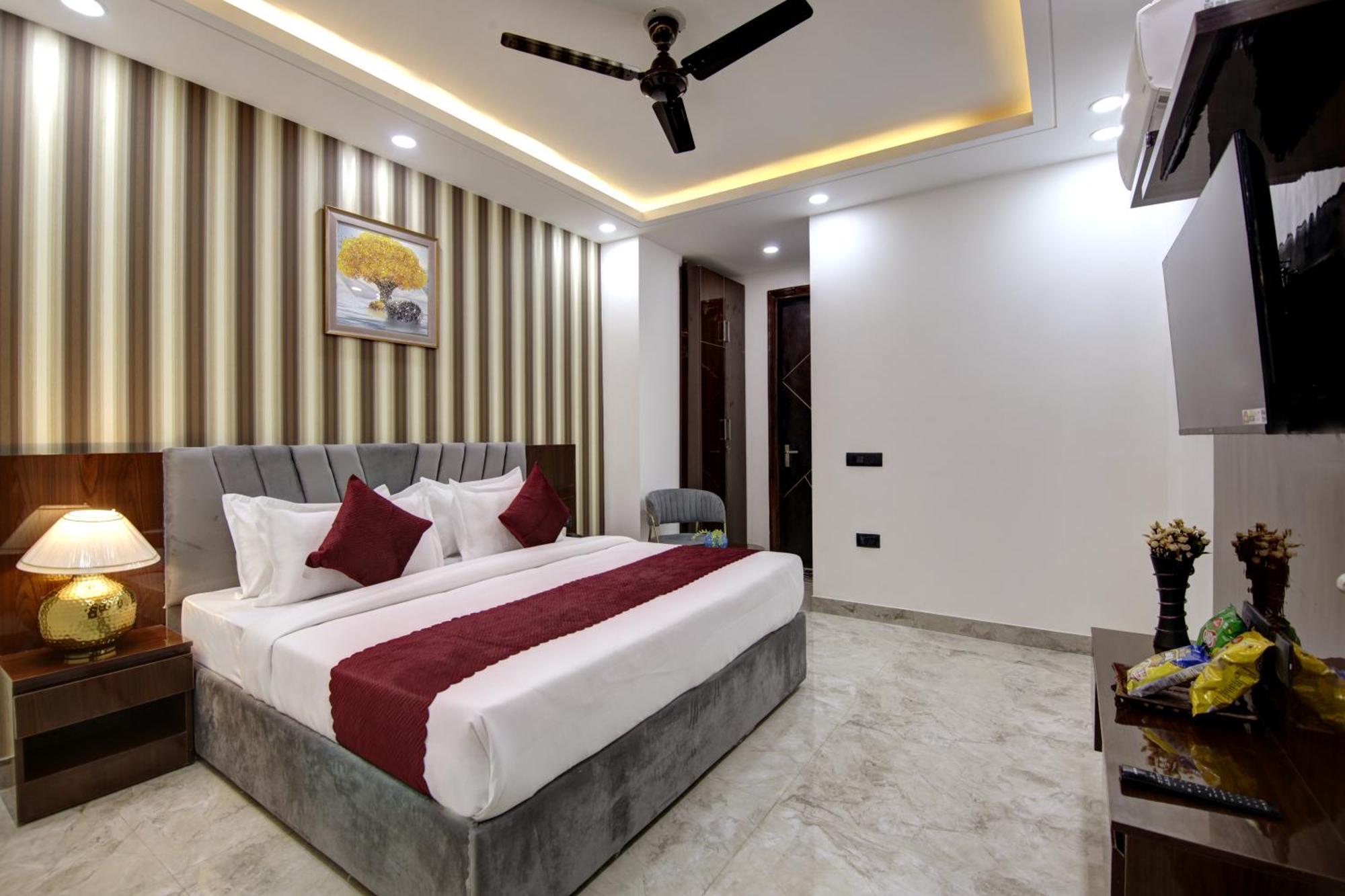 Limewood Stay - Millennium Huda City Center Гургаон Екстериор снимка