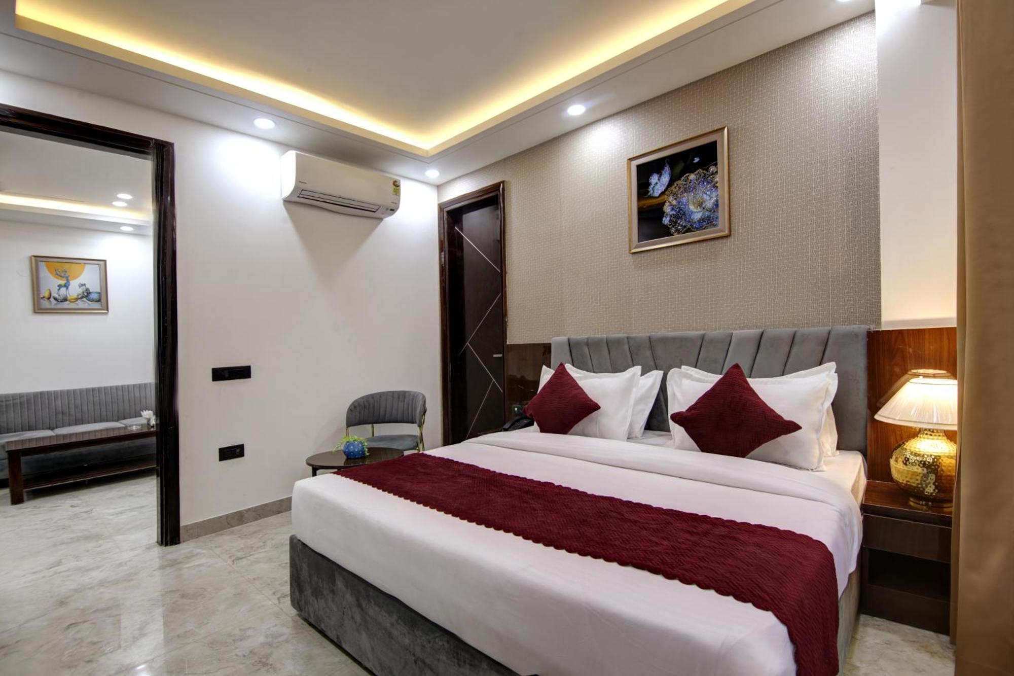 Limewood Stay - Millennium Huda City Center Гургаон Екстериор снимка