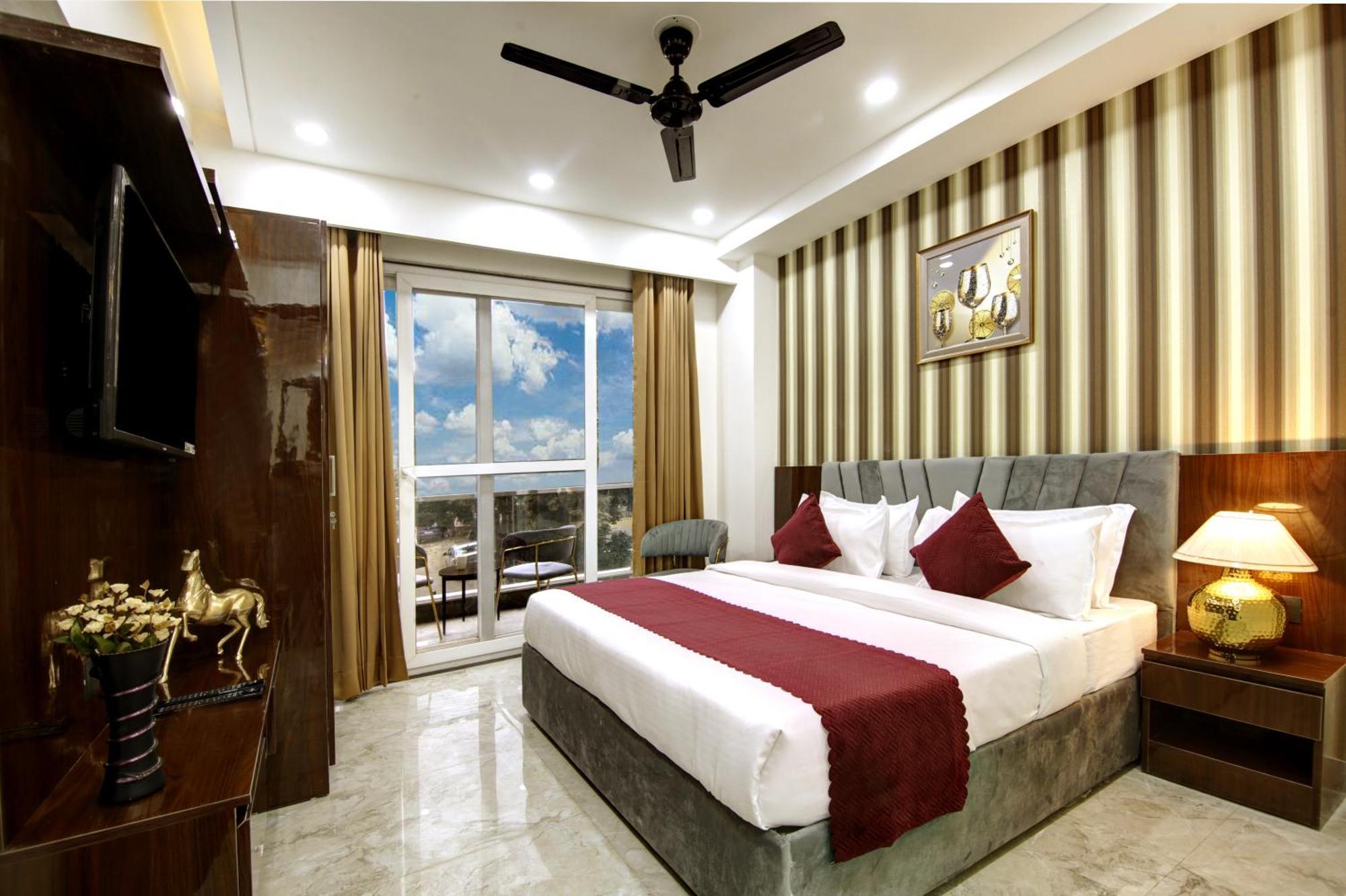 Limewood Stay - Millennium Huda City Center Гургаон Екстериор снимка