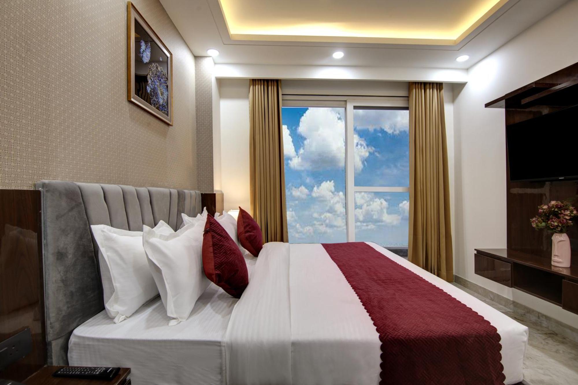 Limewood Stay - Millennium Huda City Center Гургаон Екстериор снимка