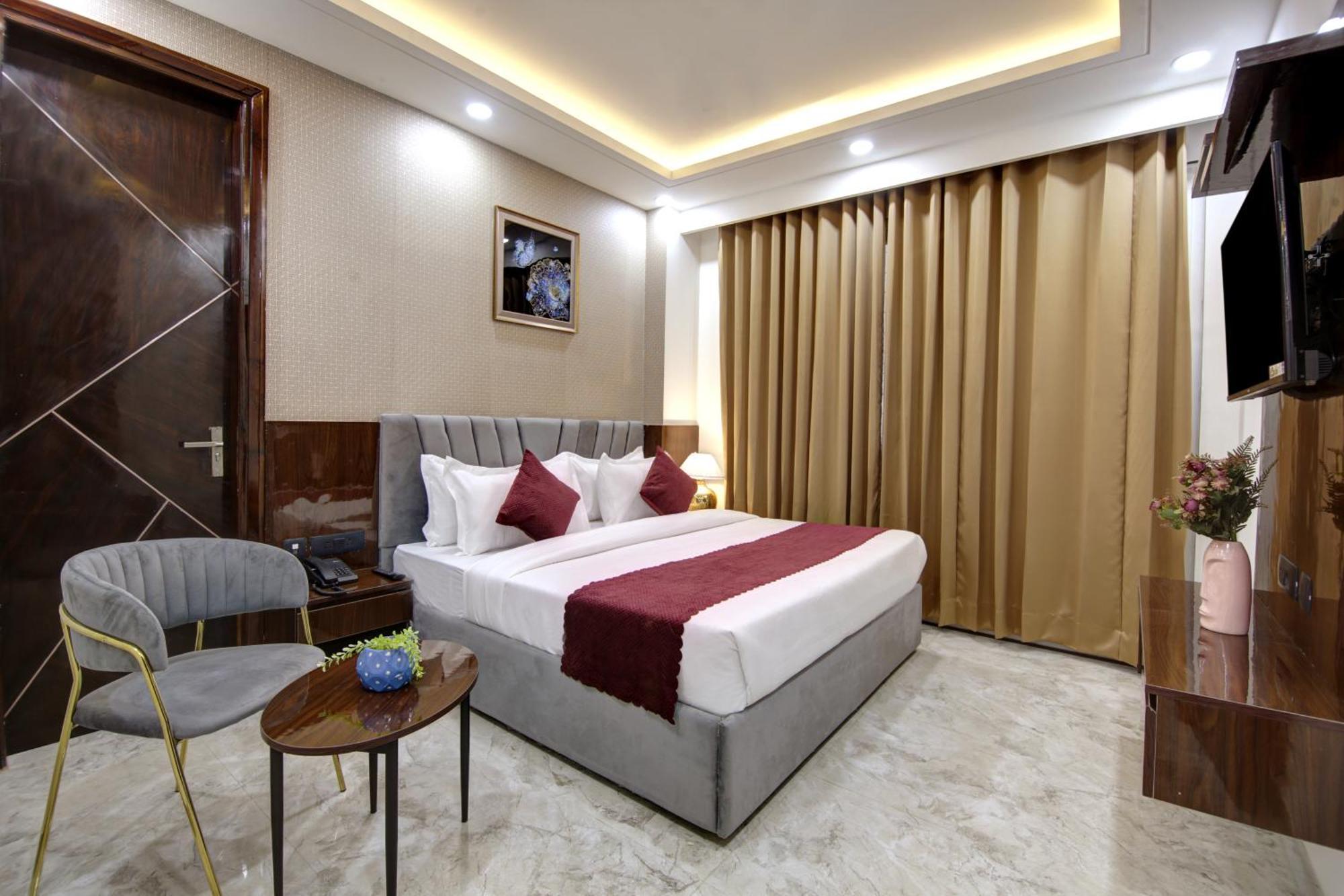Limewood Stay - Millennium Huda City Center Гургаон Екстериор снимка
