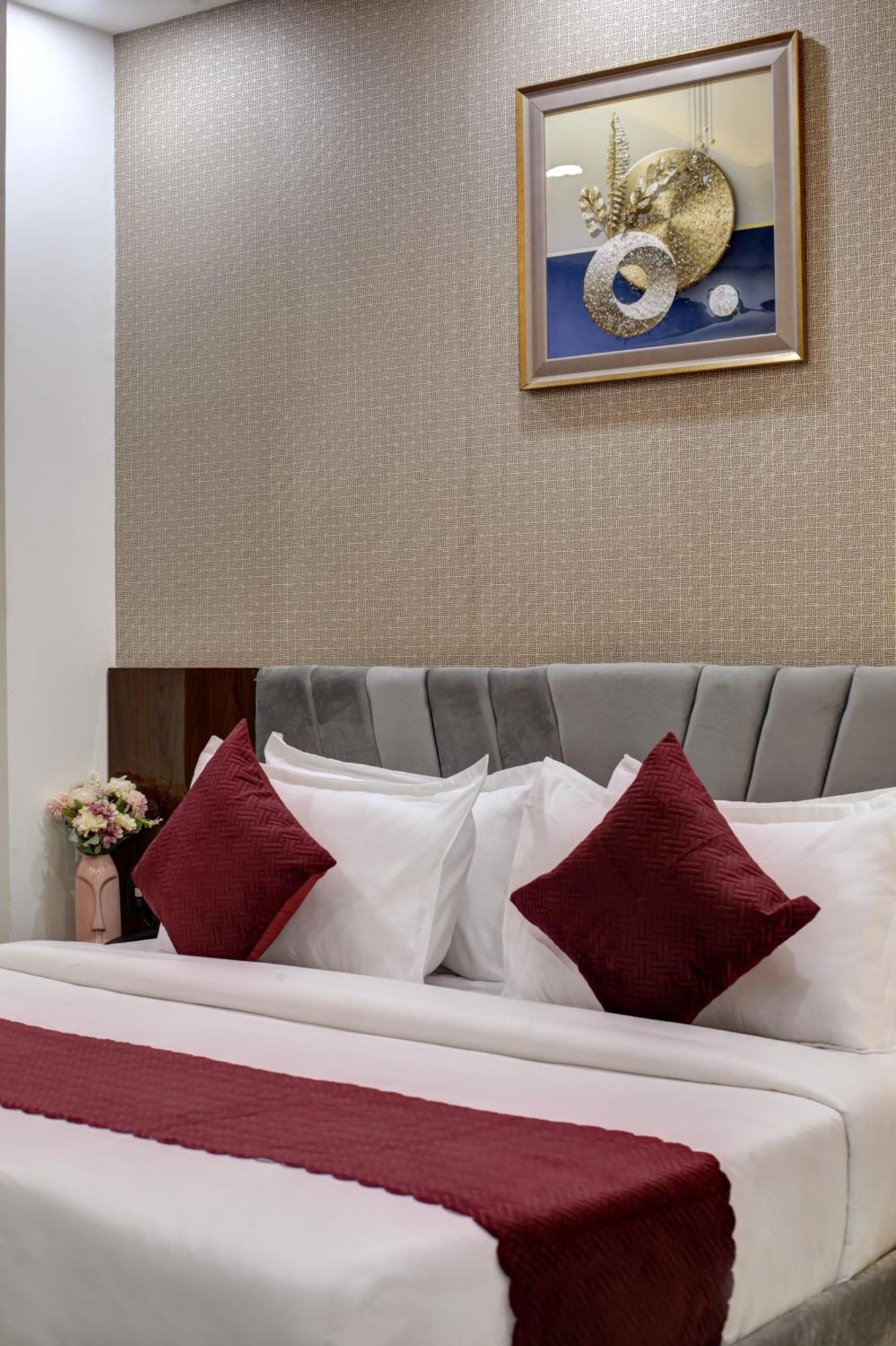 Limewood Stay - Millennium Huda City Center Гургаон Екстериор снимка
