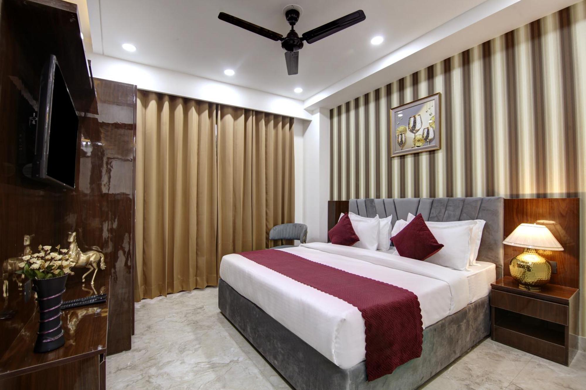 Limewood Stay - Millennium Huda City Center Гургаон Екстериор снимка