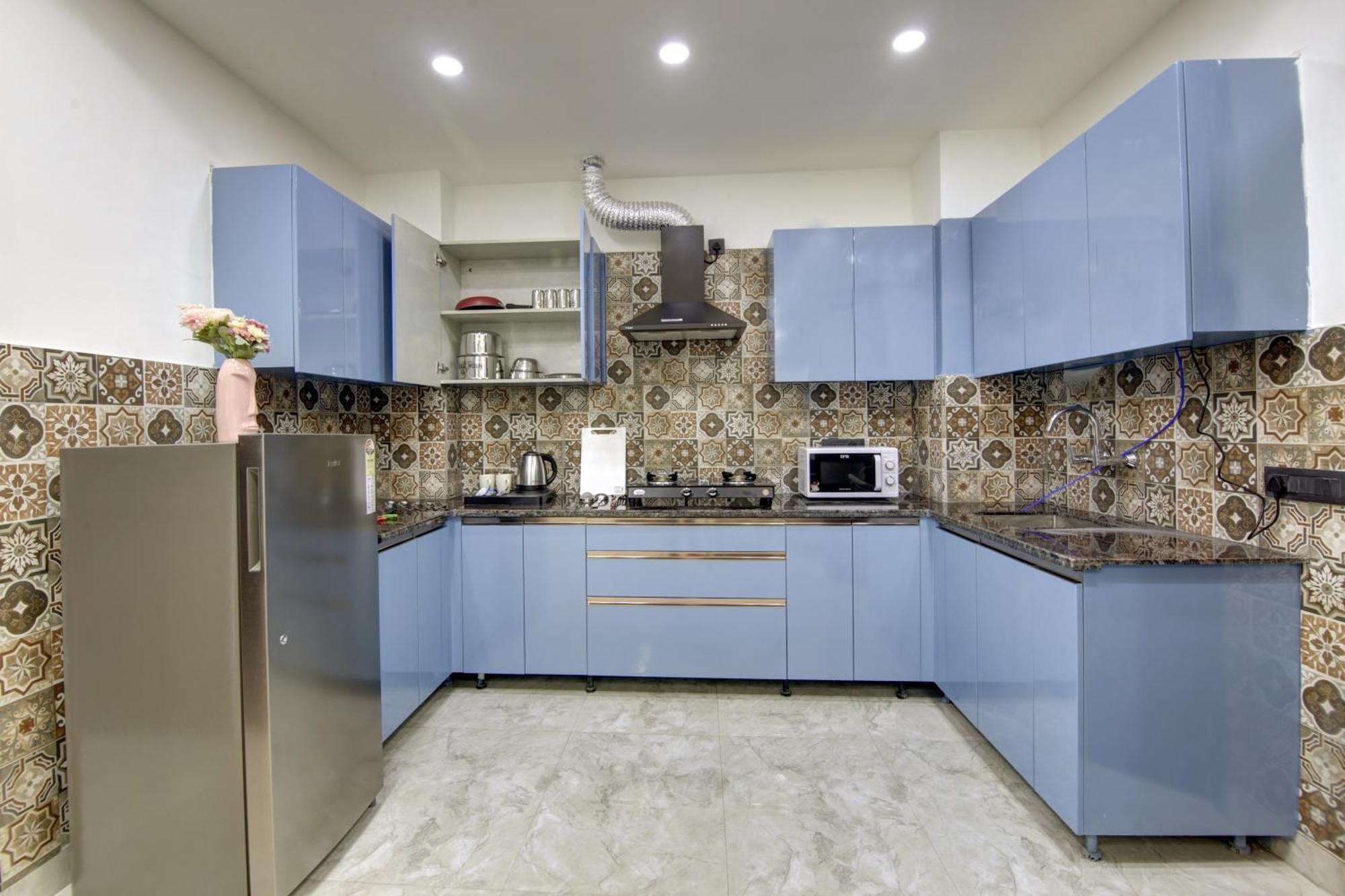 Limewood Stay - Millennium Huda City Center Гургаон Екстериор снимка