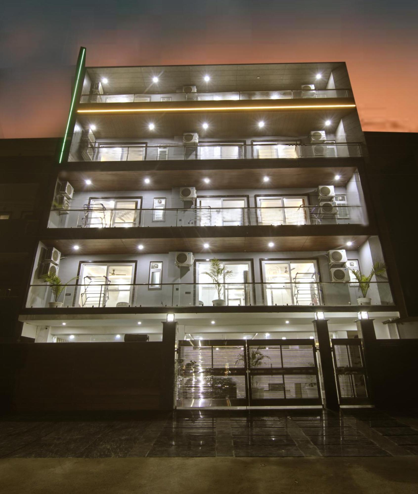 Limewood Stay - Millennium Huda City Center Гургаон Екстериор снимка